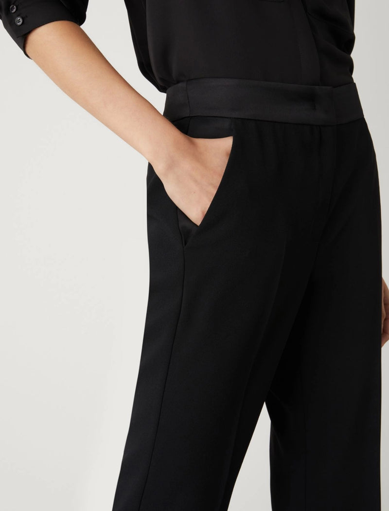 Pantaloni flare